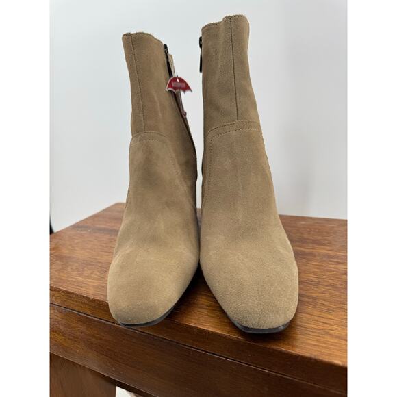 BLONDO Sadie Suede Bootie NEW $149 Taupe Beige Inner Zip Ankle Boot Size 10 - Picture 10 of 12